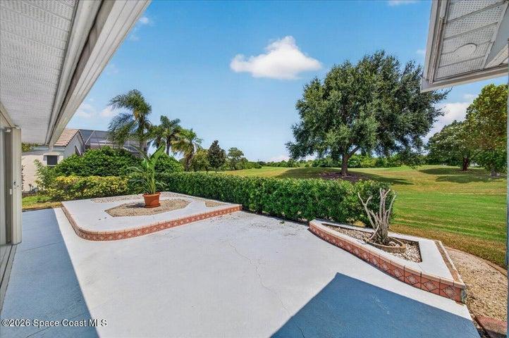 The 4th green and fairway is directly in view from the home.