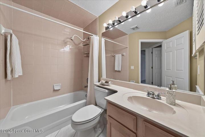 Hall bathroom with a tub/shower combo.