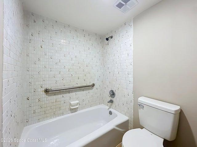Private shower/toilet room
