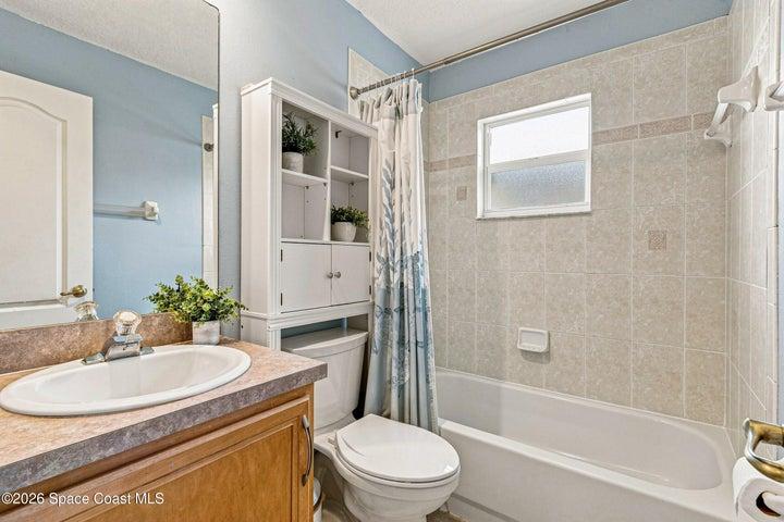 Guest bath with bath and shower combo