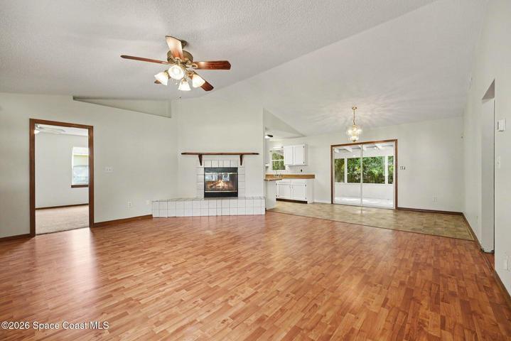 Family room - dining room