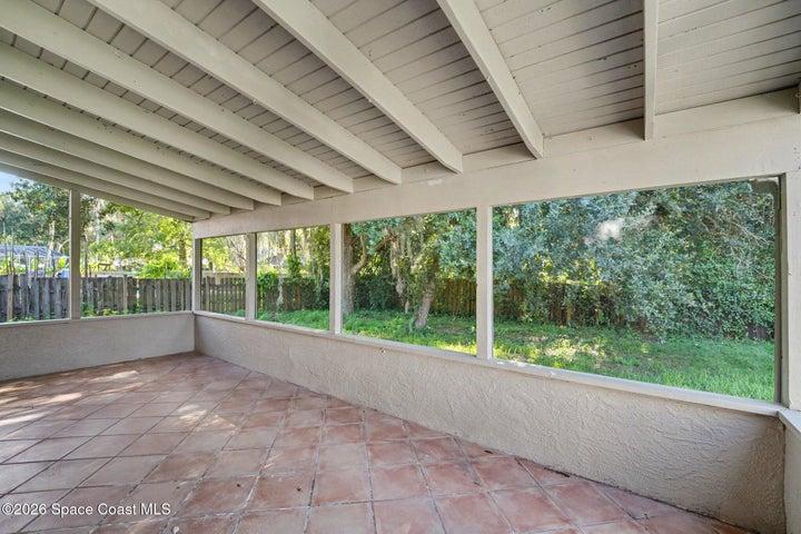 screened back patio