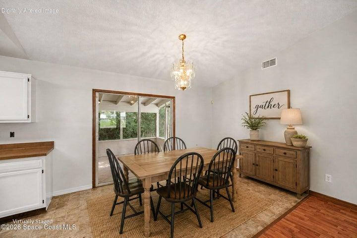 Virtually staged dining room