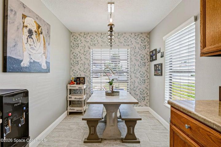 Eat-in Kitchen