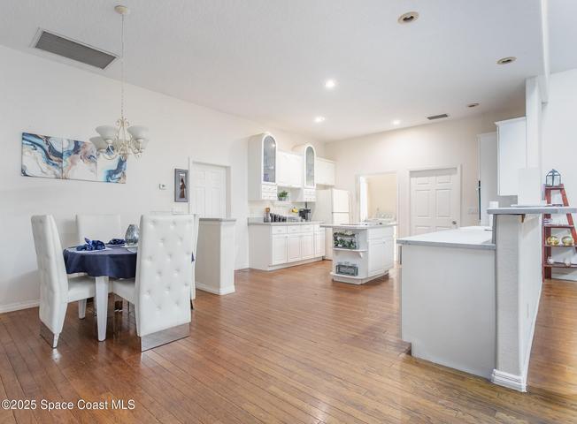 Eat-In Kitchen
