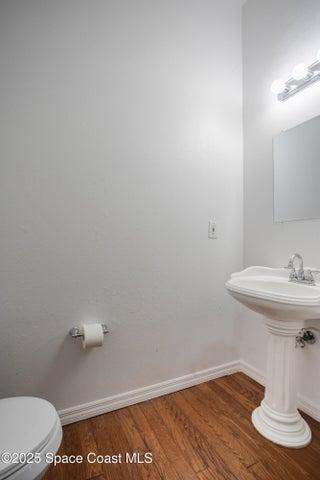 Guest 1/2 Bath