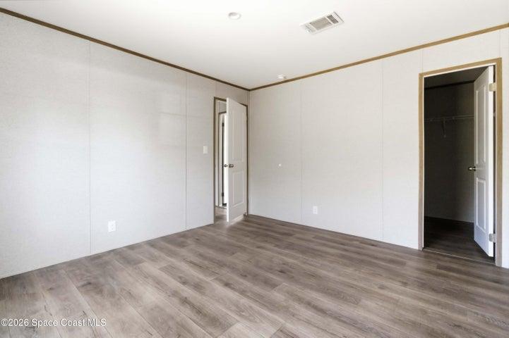 Guest bedroom #1