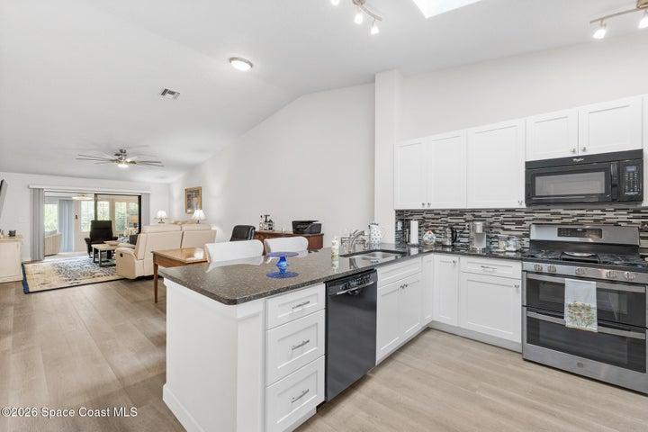Eat-In Kitchen