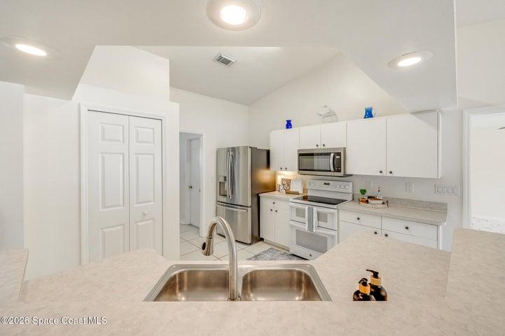 883 Del Mar Circle, West Melbourne, FL, 32904 photo 13