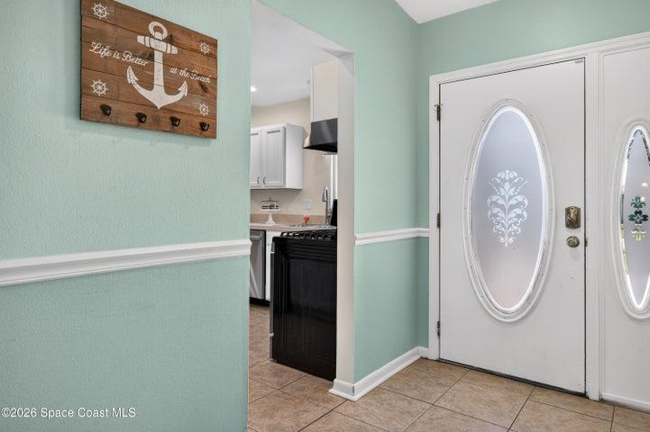 Foyer - Entry to Kitchen