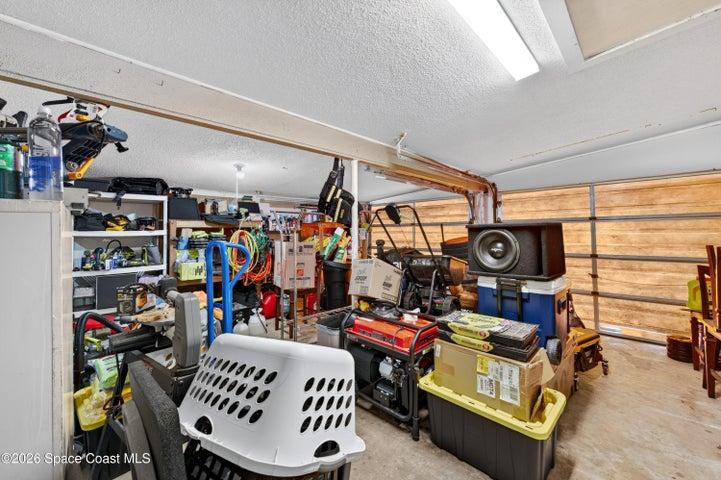 Large 2-Car Garage