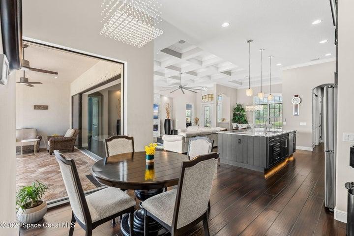 Eat-in Kitchen