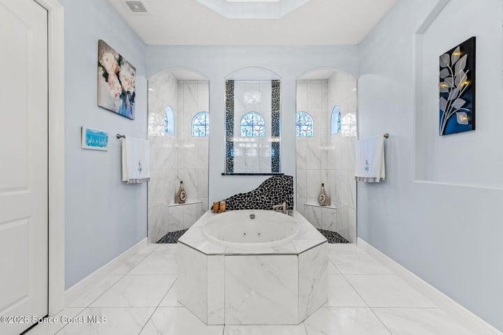 Primary Spa-Inspired Bath