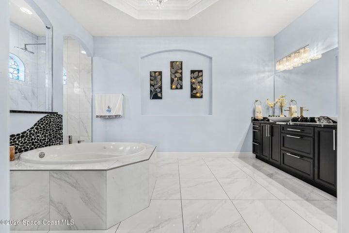 Primary jetted tub