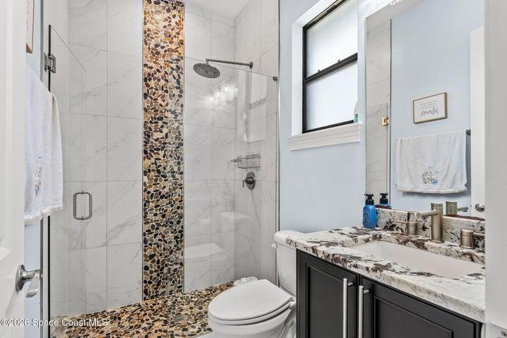 Guest Bath 2/Pool Access