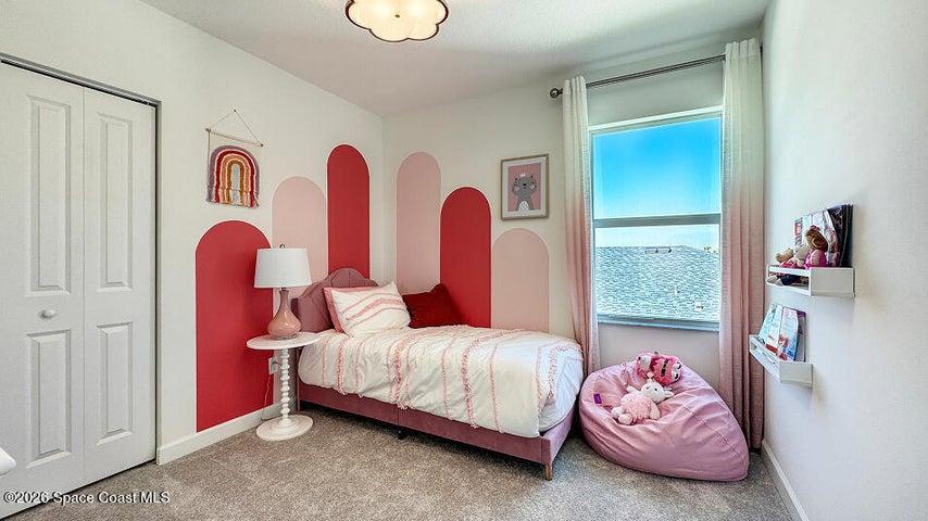 Prices, dimensions and features may vary and are subject to change. Photos are for illustrative purposes only.