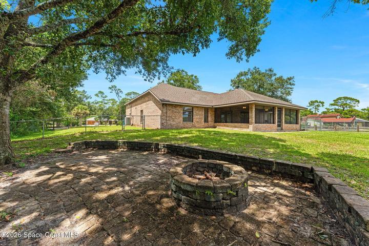 Spacious backyard perfect for relaxing or entertaining