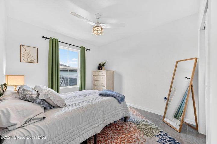 Guest suite bedroom