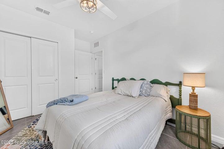 Guest suite bedroom