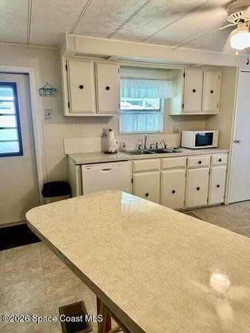 Kitchen breakfast bar
