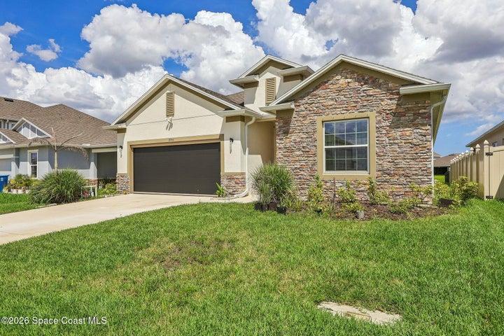 This neighborhood features sidewalks & underground utilities!