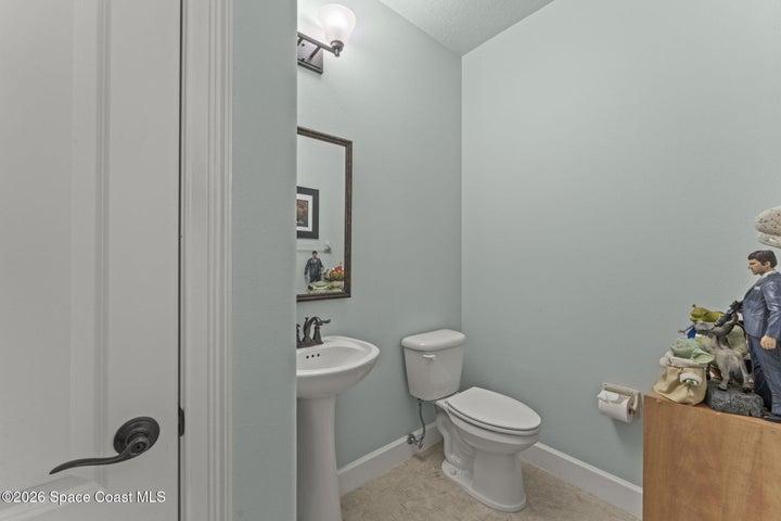 1/2 bath upstairs