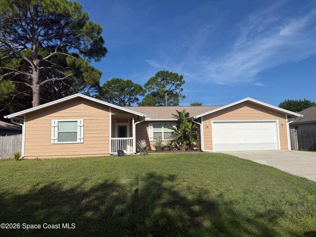1070 Lee Avenue NW, Palm Bay