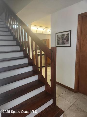 ENTRY STAIRCASE