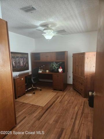 DOWNSTAIRS BEDROOM/OFFICE