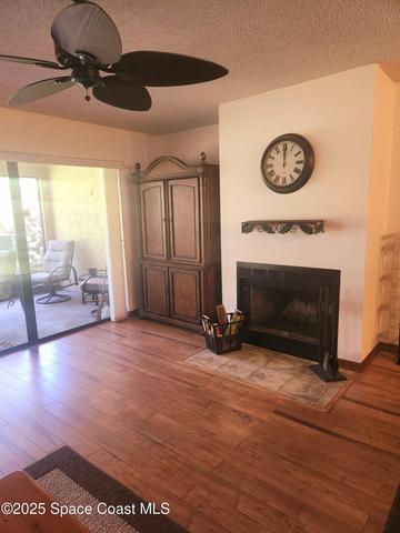 WOOD-BURNING FIREPLACE