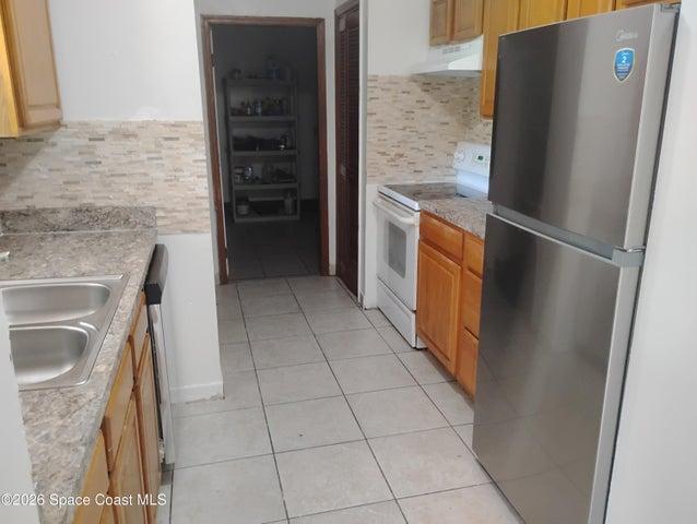 2nd picture of kitchen