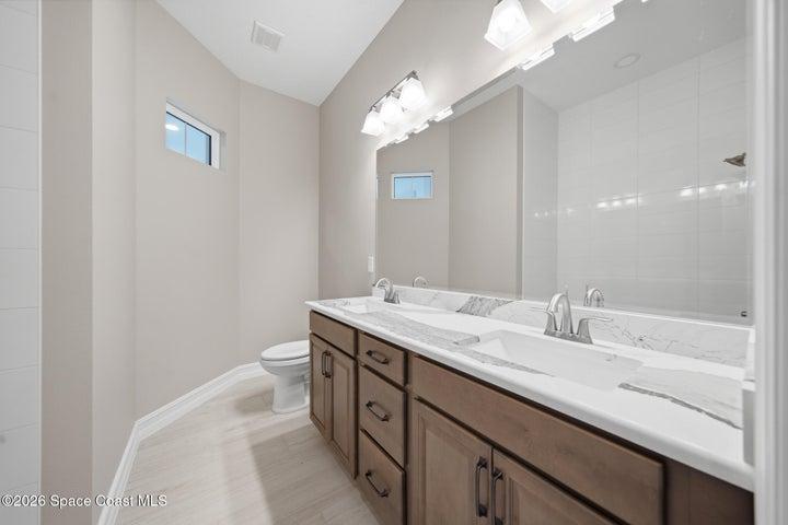 downstairs full bathroom
