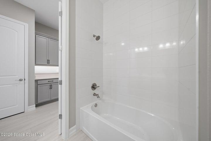 downstairs full bathroom