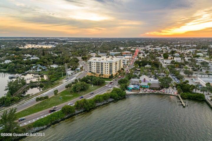Riverfront Dining Nearby