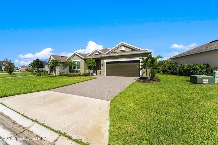 Detailed front view highlighting the home’s attractive exterior