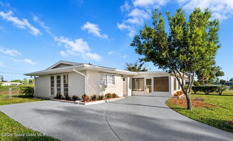 736 Badger Drive NE, Palm Bay