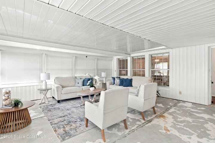 Sunroom (w/partial blinds closed)