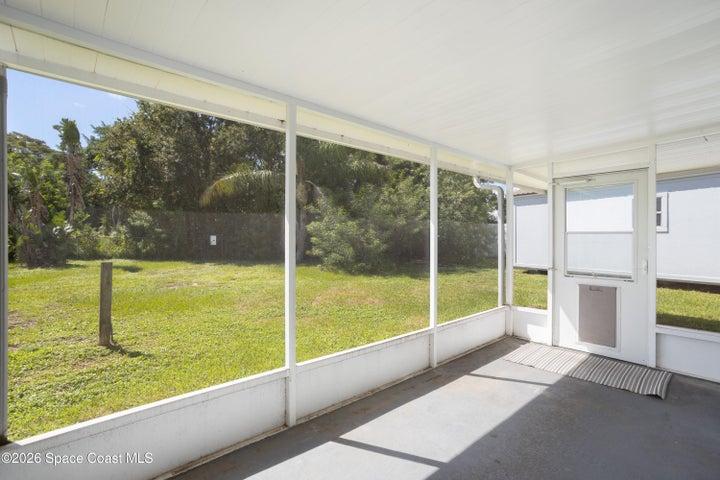 Rear Screened in Patio