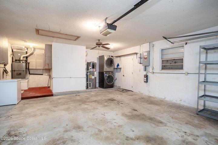 2 Car Garage w/laundry