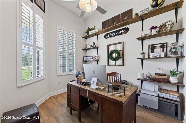 OFFICE / COULD BE 6TH BEDROOM