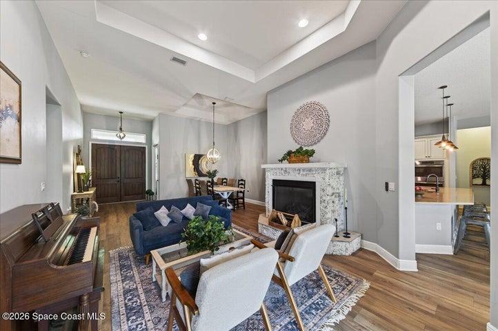 FAMILY ROOM W/ GAS FIREPLACE