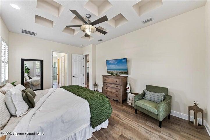 HUGE PRIMARY SUITE