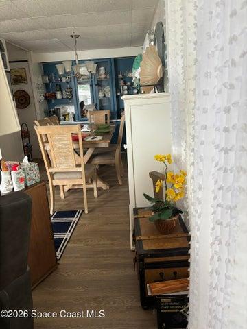 DINING ROOM WITH LARGE TABLE