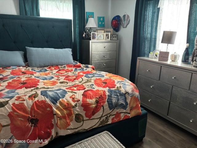 KING SIZE BED IN PRIMARY BEDROOM