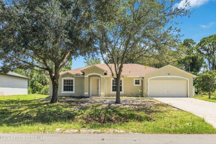 133 Hilton Avenue NW, Palm Bay