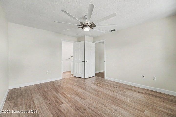 Unstaged owners bedroom