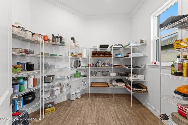 Walk-in Pantry