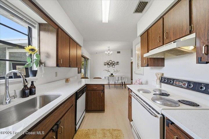 588 Tropicaire Avenue SW, Palm Bay, FL, 32908 photo 5