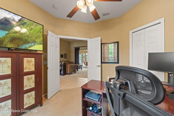 Bedroom/Office