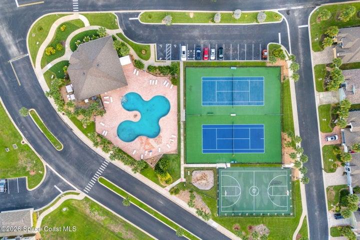 Amazing Community Amenities a few steps away